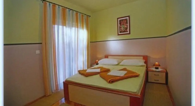 Bubi Hvar Apartments 1, Забронировать Апартаменты/квартира Отели Хвара с парковкой, рядом с Church of the Holy Spirit Hvar, Парковка