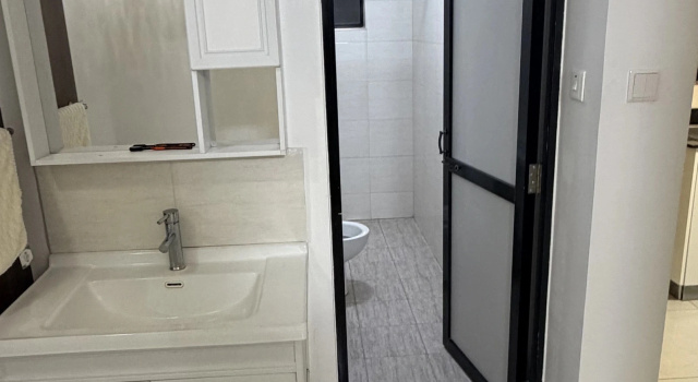 Апартаменты Апартаменты Divine Homes Cosy 2 Bedroom Next to Airport