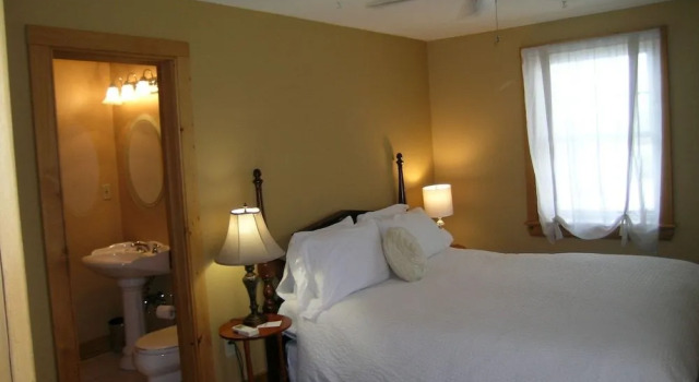 Emilyville Inn, Book Bed and Breakfast SPA Hotels in Ontario, SPA