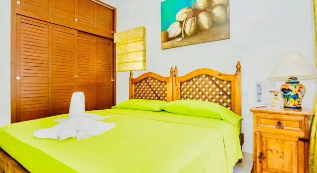 Playacar - Superior Budget Room With Swimming Pool Air Conditioning and Parking, Забронировать Гостевой дом Гостевые дома Плая-дель-Кармен, рядом с Морской вокзал города Плая-дель-Кармен, Гостевой дом