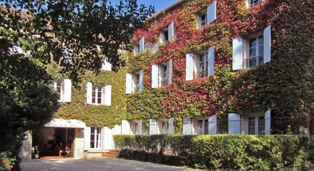 Logis Hôtel Le Moulin de la Beune, Забронировать Отель Лез-Эзи-де-Тайак-Сирёй Dodogne Valley