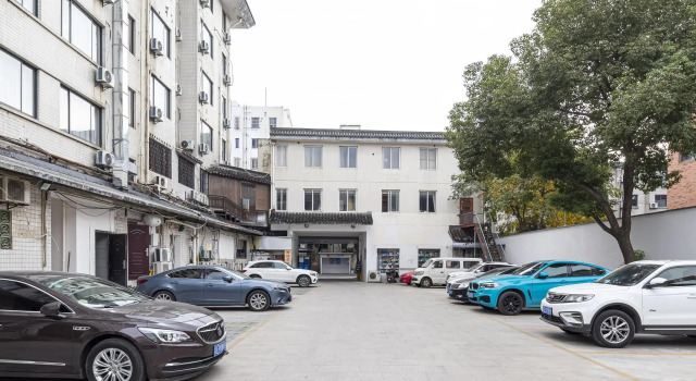 Lavande Hotel Suzhou South Renmin Road, Varaa Hotelli Suzhou Kiina, lähellä Pan Gate