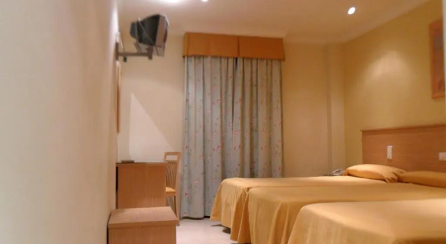Трёхместный номер Hotel los Girasoles