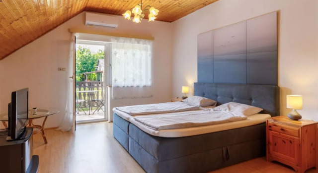 Violetta 3, Rezervovat Hotel Balatonkenese 