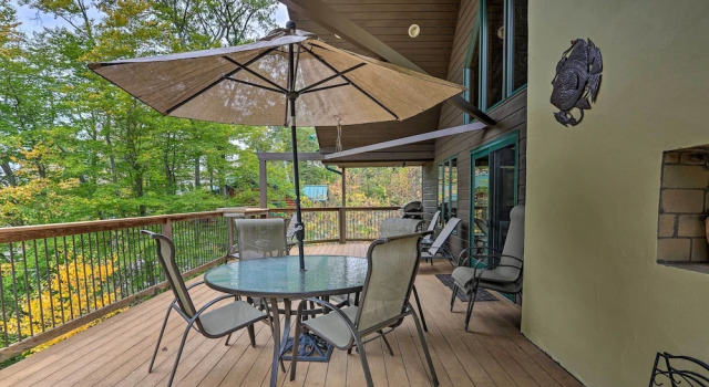 Коттедж Waterfront Highland Lake Home w/ Deck + Dock