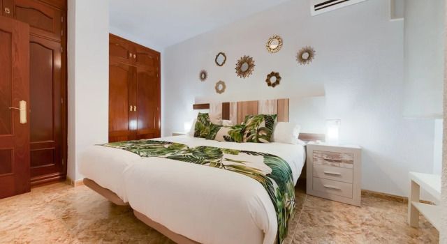 Holidays2Malaga Train Station Area Apartments, Забронировать Апартаменты/квартира Отели Малаги - центра с завтраком, рядом с Sacred Heart Church, Завтраки