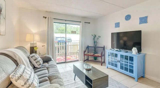 Waterfront Community w/ Perks: Mary Esther Condo, Rezervați Apartament Mary Esther 