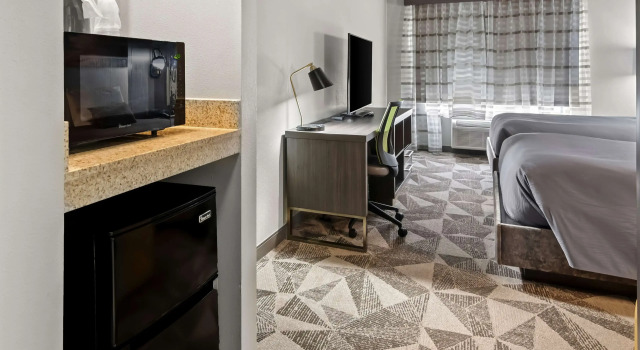 Четырёхместный номер Standard Big Country Hotel & Suites, SureStay Collection by BW