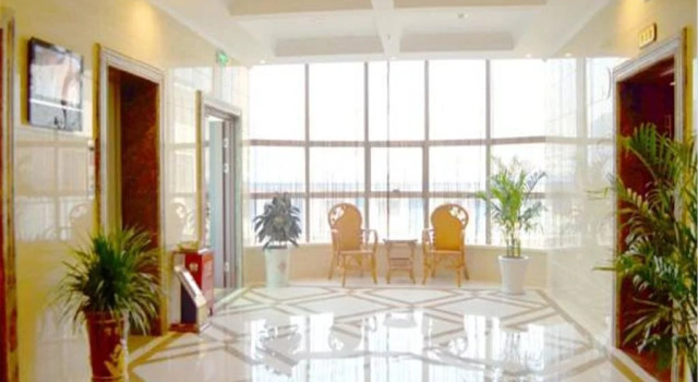 Starway Hotel Yulin Guangji Plaza, Prenota Hotel Yulin Shaanxi