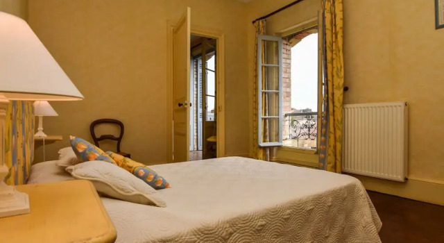 Monumental House With Private Pool and a Stunning View of Belvès, Rezervasyon Otel Belvès 