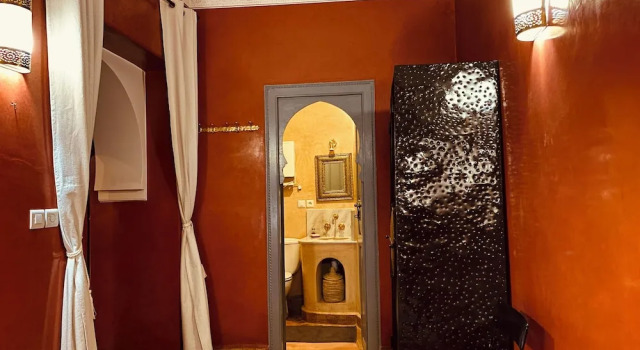 Camera Standard Riad Azawan
