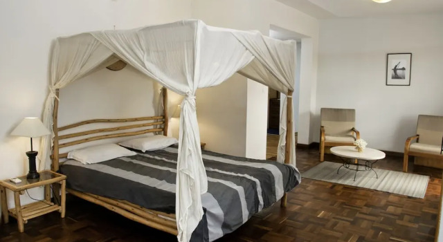 Люкс Hôtel Restaurant LE COMBAVA