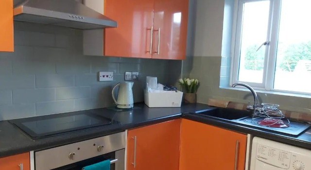 The Maltings - Huku Kwetu Dunstable - Spacious Business Travellers- 2 Bedroom 2nd floor Serviced Apartment -Private Parking- Free Wifi