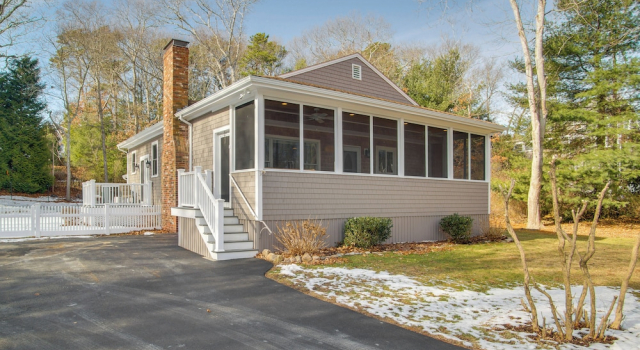Walk to Sagamore Beach! Curated + Spacious Cottage, Buchen Sie Ferienhaus  