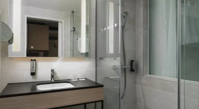 Номер Business IntercityHotel Lübeck