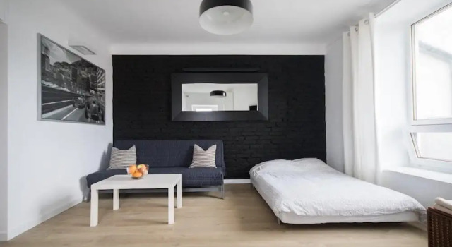 Студия с балконом и с видом на город Bizzi LuxCenter View Studio