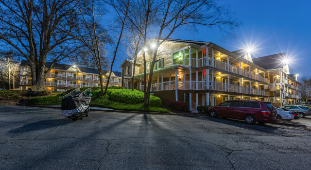 HomeTowne Studios by Red Roof Atlanta NE - Downtown Norcross, Buchen Sie Hotel Norcross Georgia