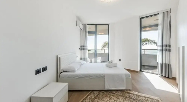 Hill Side Suite 1 by PS, Rezerwuj Apartament Hotele w Durres County z parkingiem, Parking