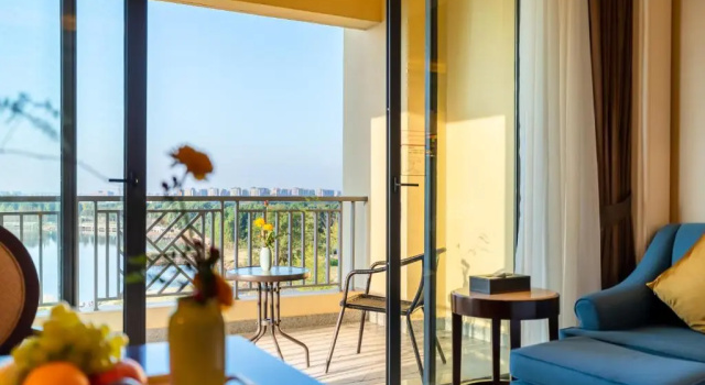 Двухместный номер Deluxe с видом на озеро Your World International Conference Centre Hotel