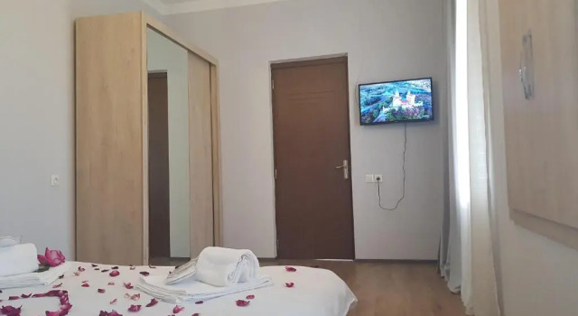 White House in Kakheti Eniseli, Book Guesthouse Hotels in Kvareli Municipality with Parking, Parking