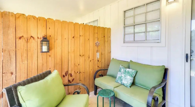 Walk to Dining & Shops: Dtwn Brookhaven Home!, Book Feriehus Hoteller i Brookhaven med parkering, Parkering