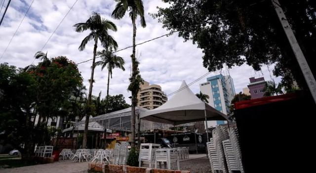 Triplex Slim em Caiobá-Matinhos-Pr a 200 mt do mar