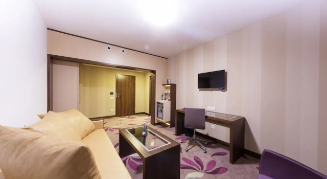 Люкс с балконом Hotel Transilvania