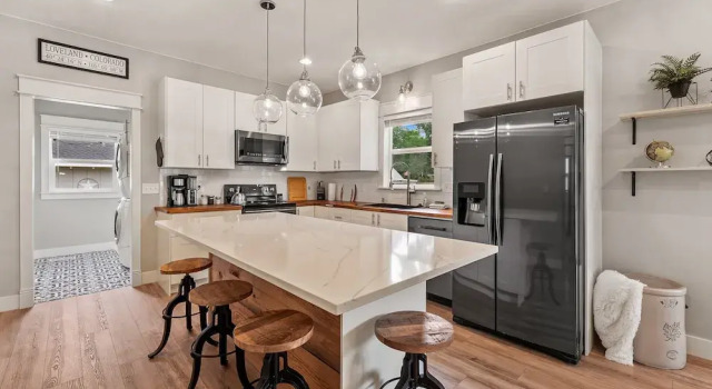 Коттедж Cozy Chic Home In Downtown Loveland!