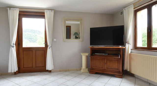 Holiday Home Right on the River Bank With Private Swimming Pool in Saint-julien-de-lampon, Book Hotel Saint-Julien-de-Lampon Dodogne Valley