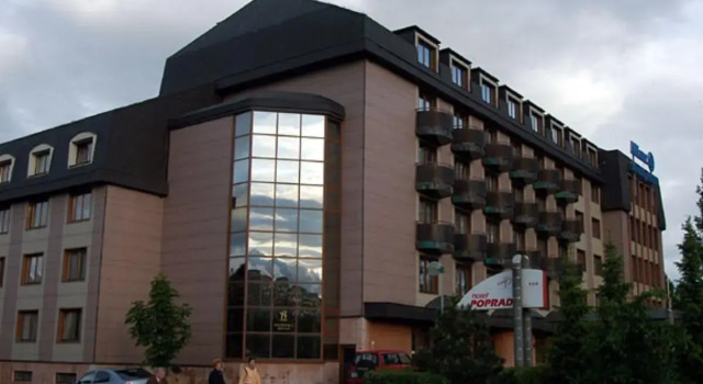 Hotel Poprad, Rezervovat Hotel Hotely v Prešovský kraj s parkováním, Parkování