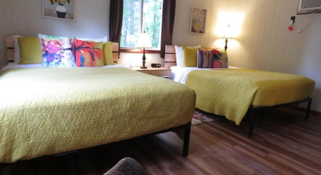 Tall Pines Inn, Забронировать Дом для отпуска Отели в центре Юрика-Спрингса с завтраком, отели в центре Юрика-Спрингса с завтраком