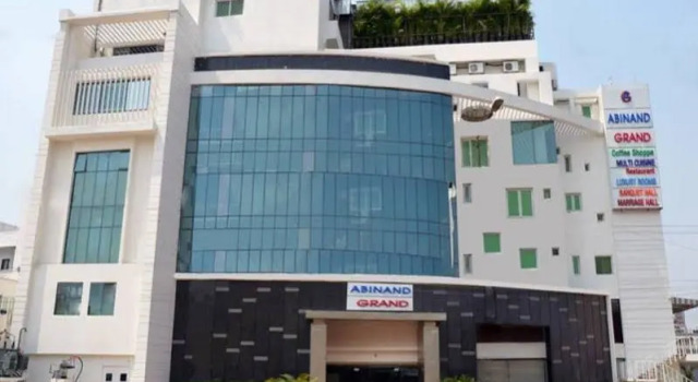 Abinand Grand Hotel, Rezerwuj Hotel Hotele w Telangana z parkingiem, Parking