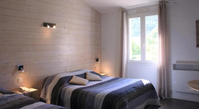 Студия Logis Hôtels Le Saint Marc