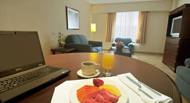 Полулюкс Fiesta Inn Toluca Tollocan