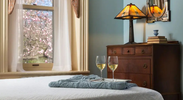 Номер Classic Cornerstone Bed and Breakfast