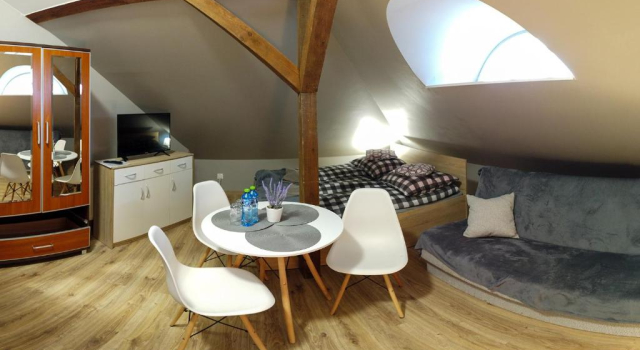 Czarna Owca- Pokoje Gościnne, Book Hotel Gniezno Storpolen