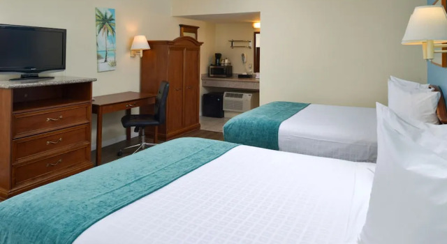 Четырёхместный номер Standard Цокольный этаж Edgewater Inn and Suites