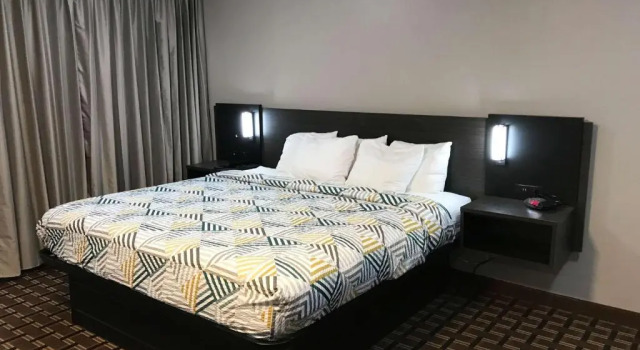 Четырёхместный номер Standard с красивым видом из окна Studio 6 Suites Tupelo, MS - North