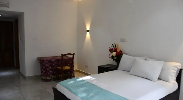Raffin Royal Lodge, Boek Hotel 3-sterren hotels in Asuogyaman, 3*