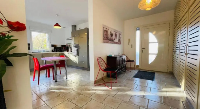 Коттедж Beautiful house with large terrace in the heart of Touraine