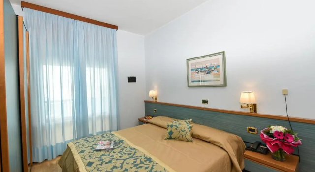 Двухместный номер Standard с балконом и с частичным видом на море Hotel Souvenir