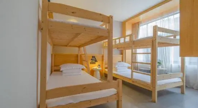 Кровать в общем номере Zhangjiajie Yuemu Art Hotel