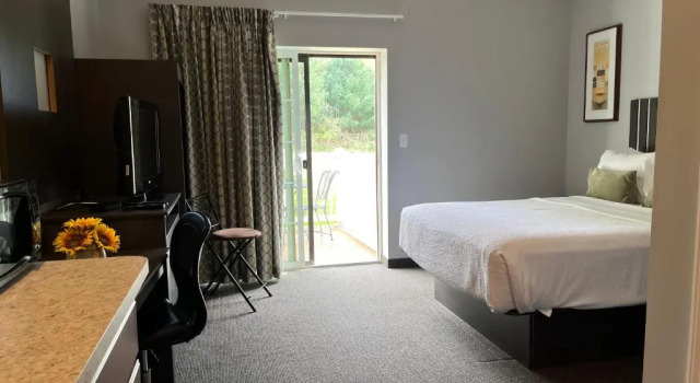 Номер Deluxe Brinton Suites
