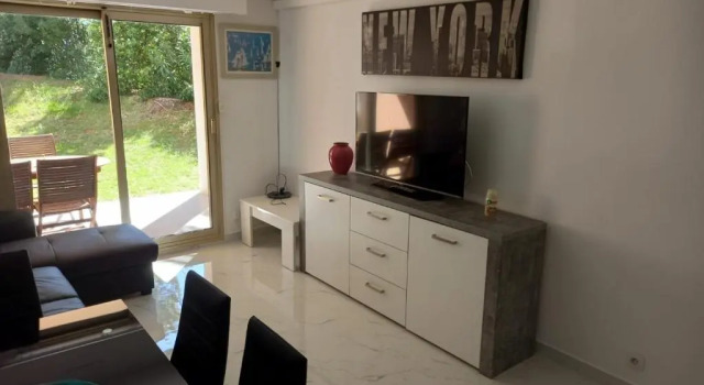 T3 A/C Côte d'Azur, Piscine, Plage à 350m, WIFI