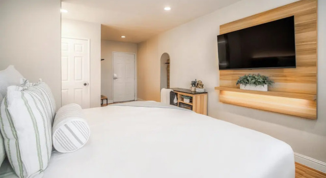 Номер Grand Beverly Inn
