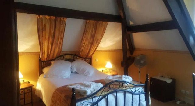 Двухместный номер Standard LOGIS - Hôtel & Restaurant Le Gonfalon