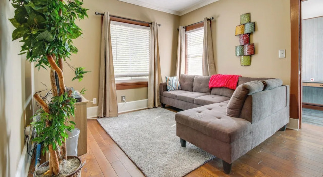 Sunny + Spacious Dayton Condo ~ 1 Mi to Downtown!, Забронировать Апартаменты/квартира Апартаменты Дейтона, рядом с Grandview Medical Center - Kettering Health Network, Апартаменты/квартира