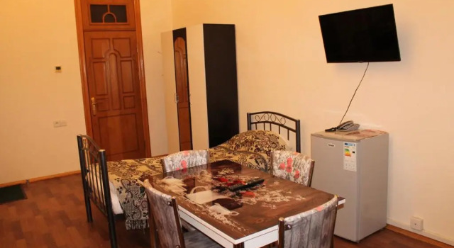 Кровать в общем номере (мужской номер) Badamdar Hotel