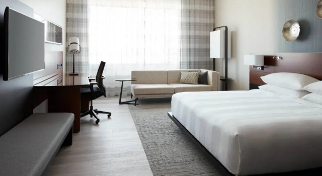 Двухместный номер Concierge Lounge Access Marriott Montreal Airport In-Terminal Hotel