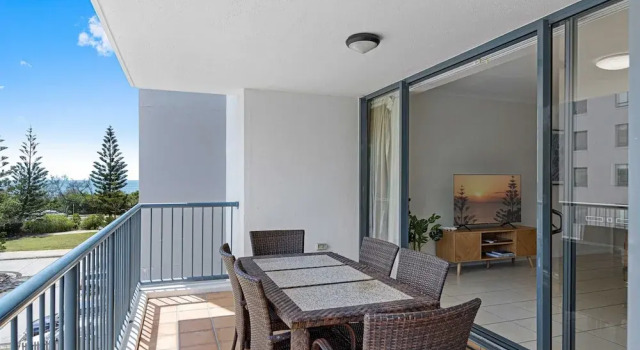 Апартаменты Beachside 2-bed With Pools, Gym, BBQ and Parking